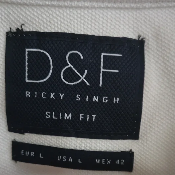 Men's White Short Sleeve Shirt With Red And Blue Stiped Cuffs - Picture 3 of 7